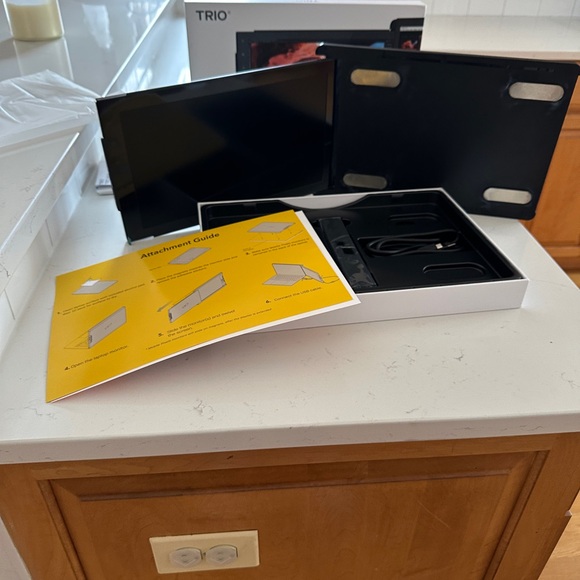 Laptop 2nd monitor extender- Mobile Pixels TRIO - Picture 3 of 11